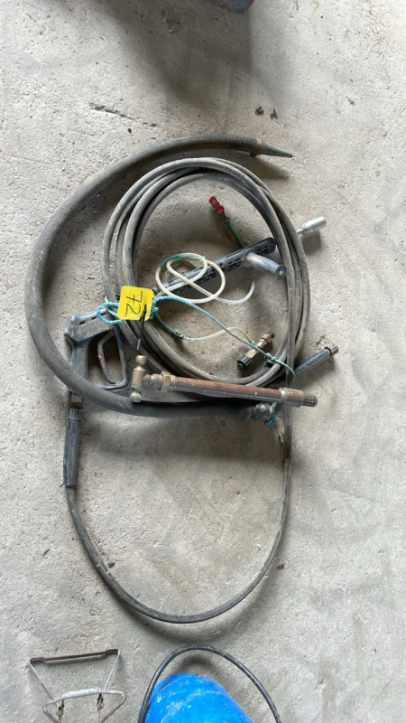 HAND PUMP, HOSE ETC STIRRIP & FOAM APPLICATOR