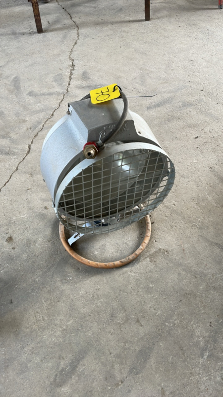GAS FLOOD LIGHT