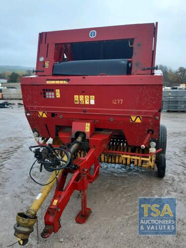 NEW HOLLAND 648 BALER WITH PTO