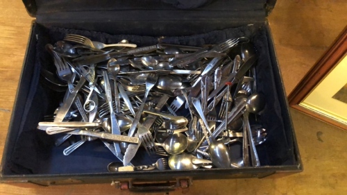 SUITCASE OF CUTLERY