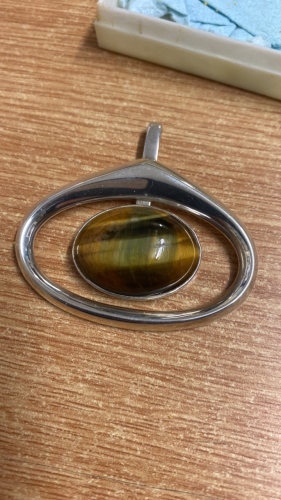 BOX SILVER BROOCH TIGERS EYE STONE