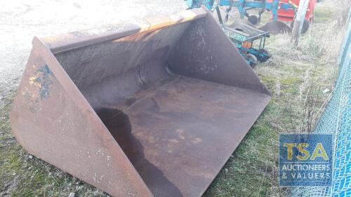 8 FT MANITOU 2 TON GRAIN BUCKET