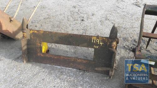 JCB TO PIN & CONE ADAPTER PLATE