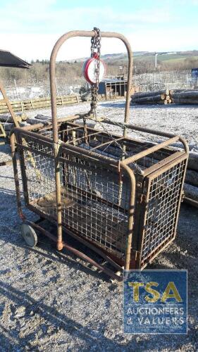 SHEEP WEIGH CRATE WITH NEW CLOCK IN KGS