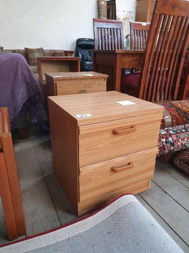 3 BEDSIDE CABINETS & NEST TABLES