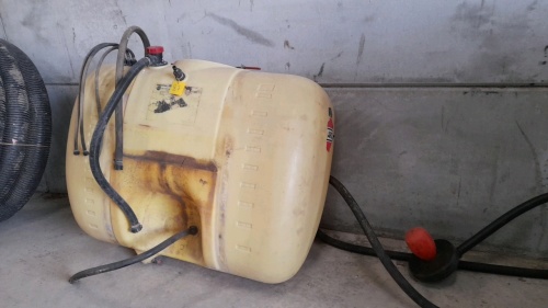 SPRAYER 850 LITRE TANK