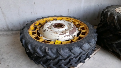 PAIR 18-3 R44 TYRES