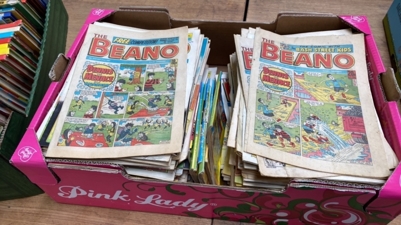 BOX BEANO COMICS
