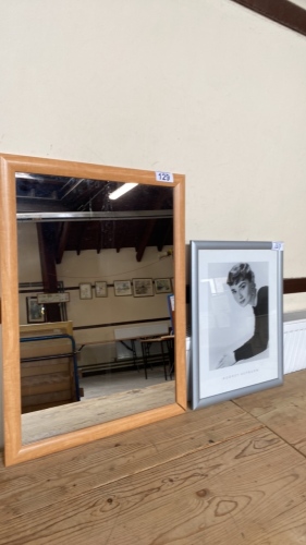 PHOTO AUDREY HEPBURN & MIRROR