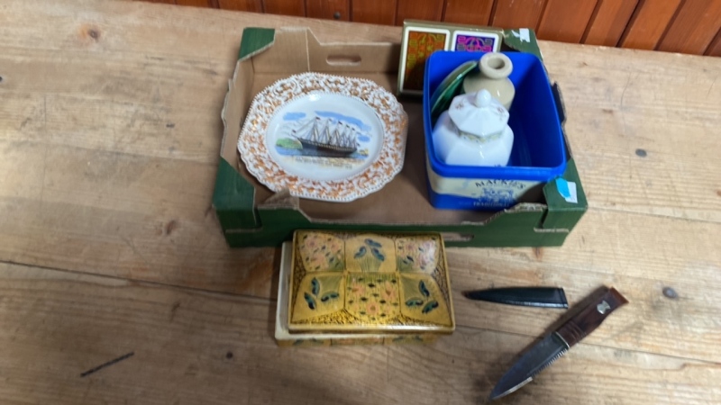 BOX-PLATE CARDS KNIFE ETC