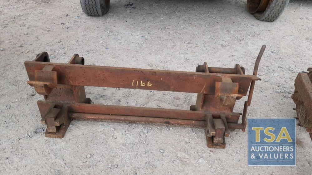 OLD JCB TO JCB 3CX QUICK HITCH PLATE