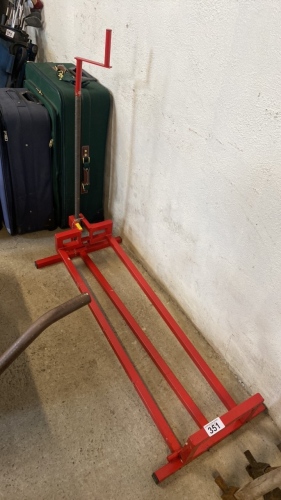 RED METAL LIFTER