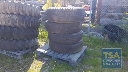 4 MIXED TYRES 385/65 R22.5