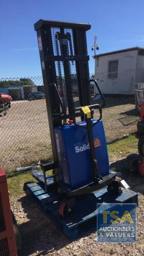 SOLIDHUB SEMI-ELECTRIC PALLET FORKLIFT HSE1000/3