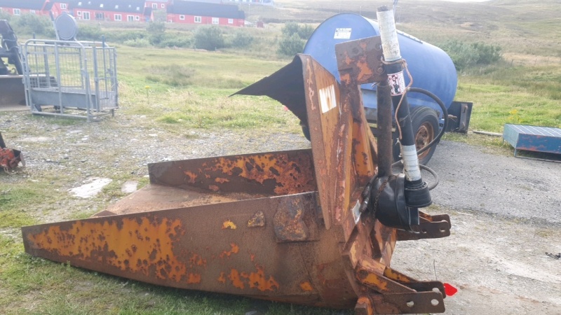 2009 3-point linkage mounted self-loading muck spreader