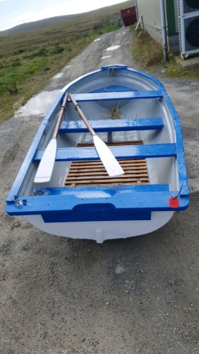 12ft fibre glass rowing boat c/w oars