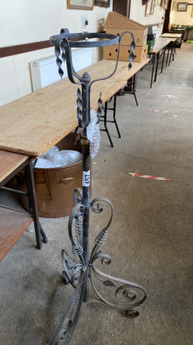 W I OIL LAMP STAND