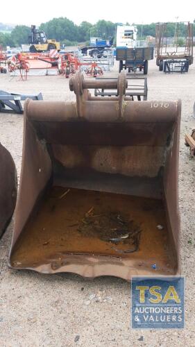 47" DIGGER BUCKET (16 TON MACHINE)