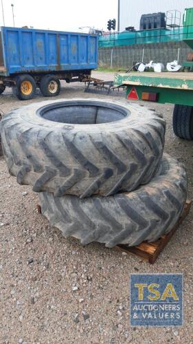 2 X JCB 4CX TYRES 440/80/28