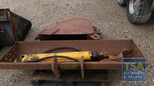 70" DITCHING BUCKET 12" BUCKET RAM & SPARES