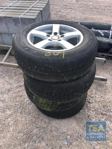 4 ALLOY WHEELS WITH TYRES