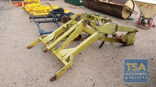 GRAYS LINKON FRONT LOADER C/W BRACKETS