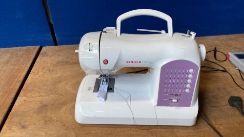 SINGER SEWING MACHINE