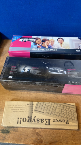 2 MULTI MEDIA PACKS & KEYBOARD