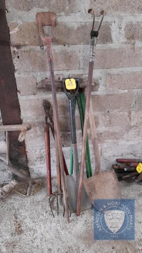 VARIOUS GARDEN TOOLS