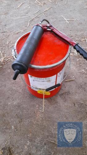 GREASE GUN & TUB GREASE