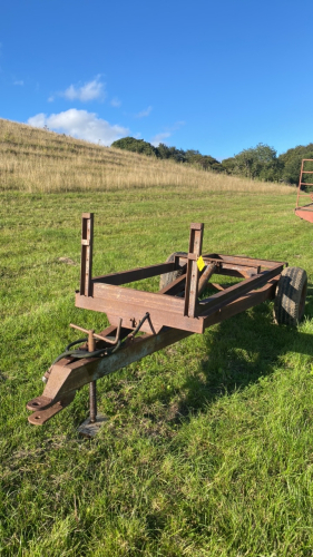 SINGLE AXLE HYDRAULIC TRAILER