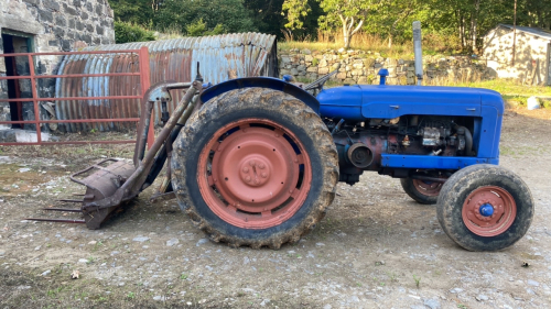 FORD MAJOR TRACTOR C/W REAR LOADER - GOOD TYRES