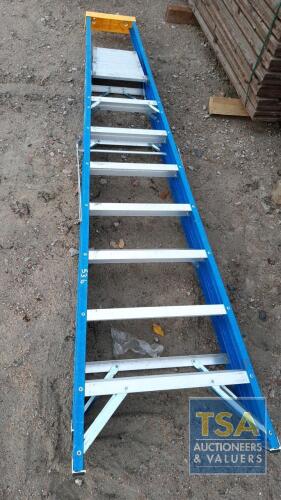 NEW FIBREGLASS STEP LADDER