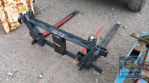 PALLET FORKS C/W BALE SPIKE & EURO BRACKETS