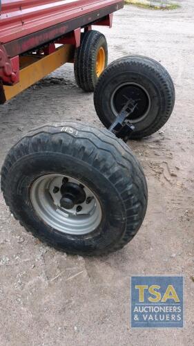 TRAILER AXLE WITH BRAKES