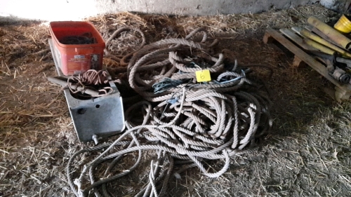 SELECTION OF HEAVU DUTY ROPES