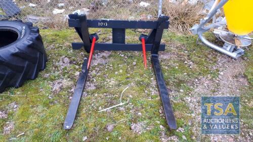 PALLET FORKS C/W BALE SPIKE & EURO BRACKETS