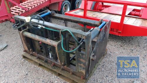 WILSON SHEAR GRAB WITH MANITOU BRACKETS