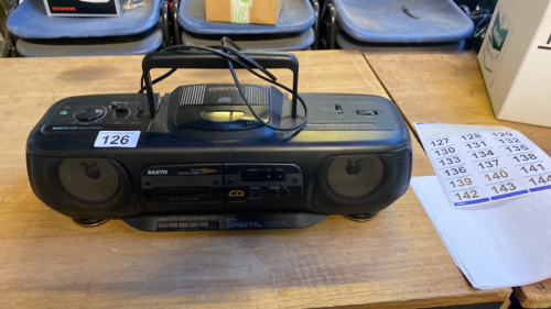 SANYO CD RADIO CASSETTE PLAYER