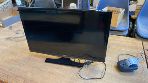 28" SAMSUNG TV WITH FREEVIEW- REMOTE IN OFFICE