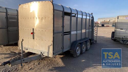 IFOR WILLIAMS TRI AXLE LIVESTOCK FLOAT 2011 SUMP TANK CENTRE GATE