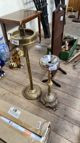 2 SMOKERS STANDS & CAKESTAND