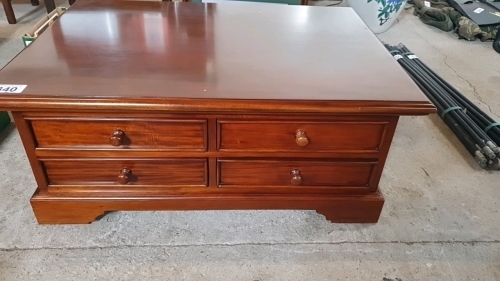 COFFEE TABLE WITH DRAWERS