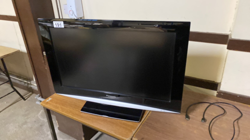 PANASONIC 32" TV-REMOTE OFFICE