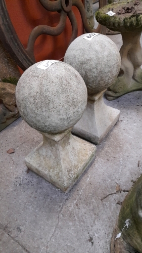 2 GATE POST FINIAL BALLS