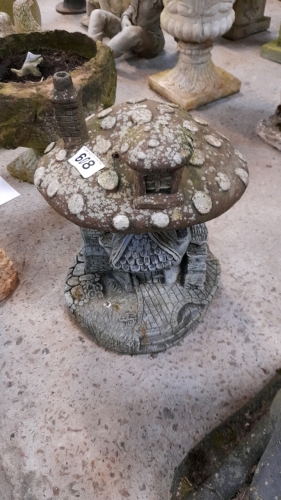 GARDEN ORNAMENT-MUSHROOM HOUSE