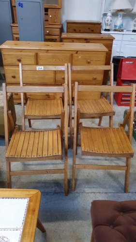 4 FOLDING CHAIRS