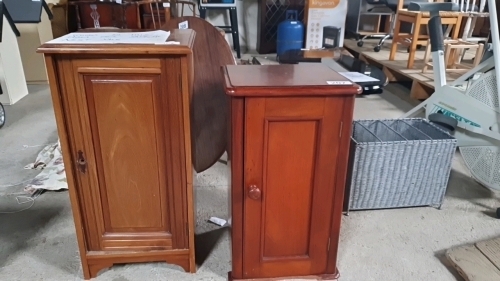 2 BEDSIDE CABINETS