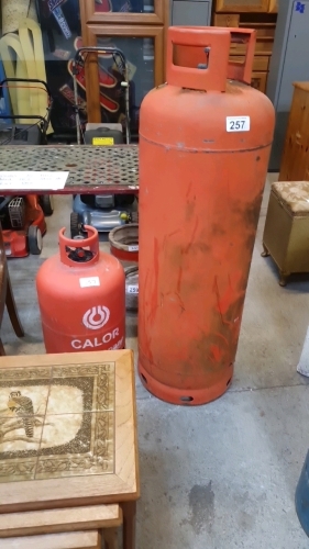 2 GAS BOTTLES