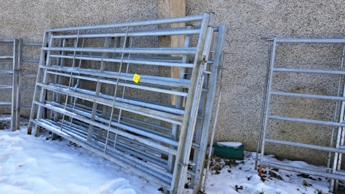 6 CATTLE HANDLING GATES